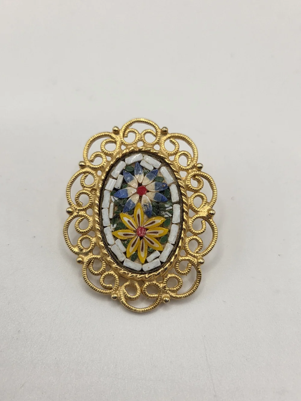1529. Vintage Gold Tone Filigree Micro-Mosaic Floral Brooch